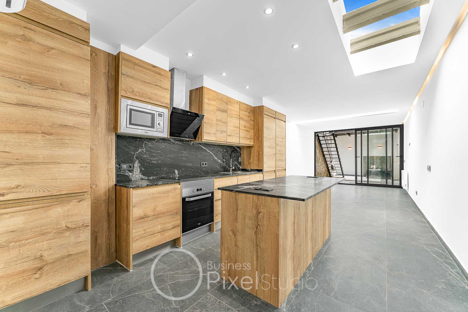 Cocina moderna reformada en Barcelona